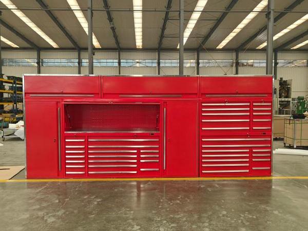 Kabinet garaj alat merah