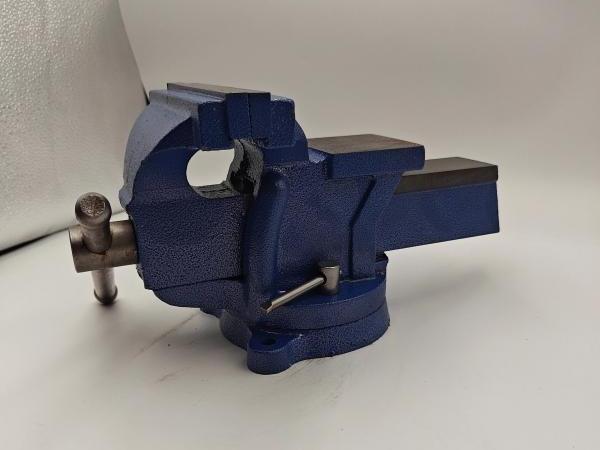 Apakah ciri -ciri 360 ° Cast Steel Bench Vise?