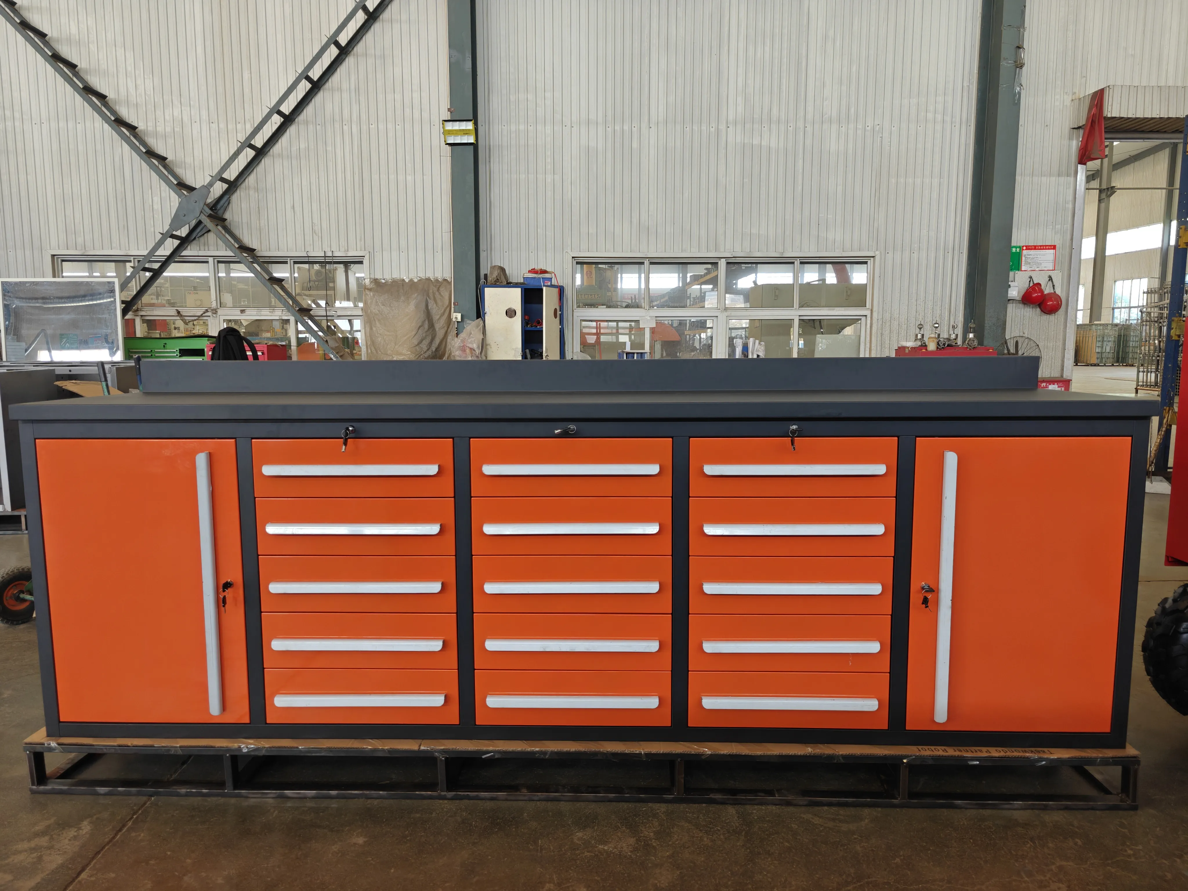 Apakah ciri -ciri Tool Workbench Orange?