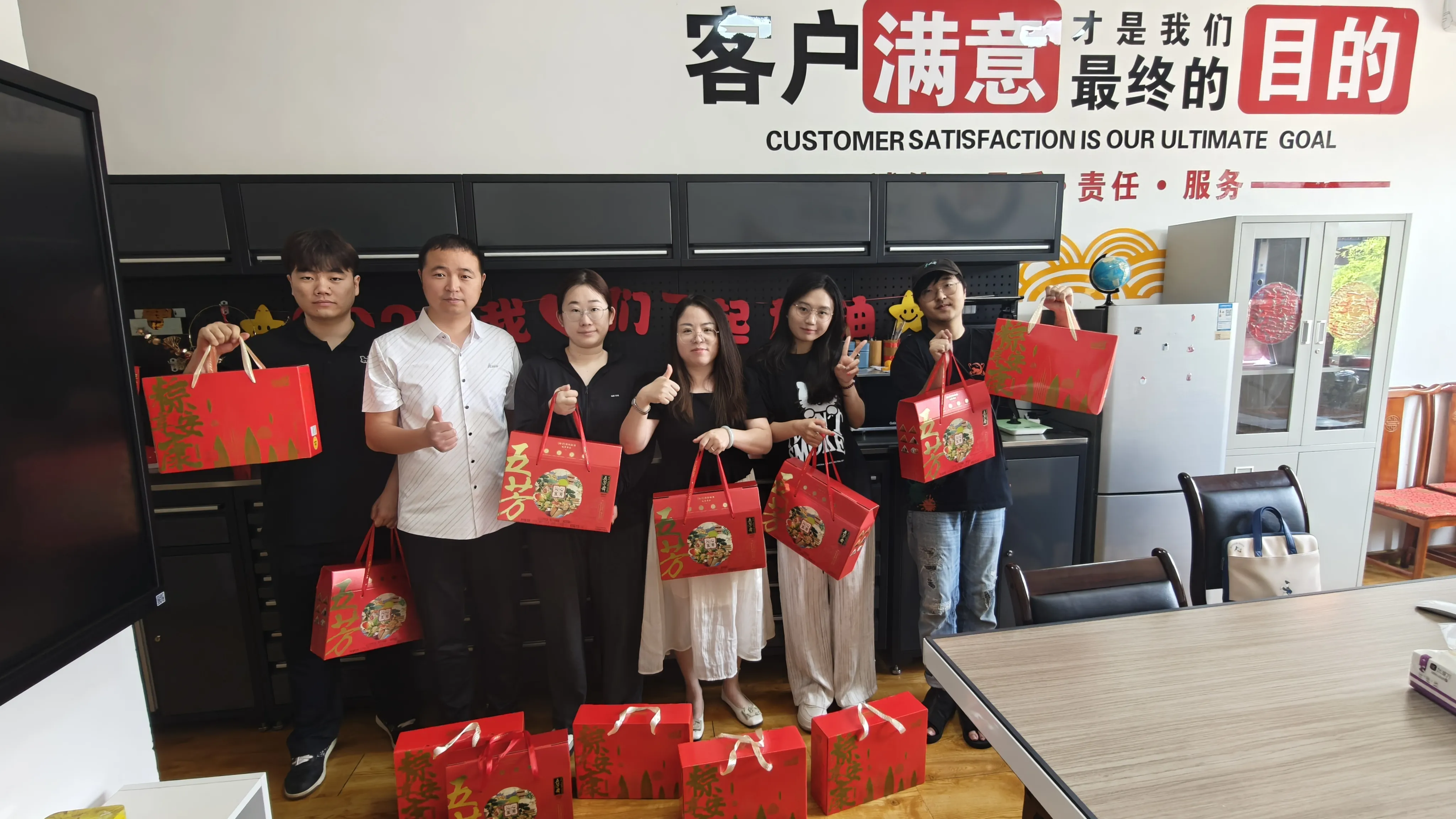 Kumpulan Cyjy berjaya mengadakan acara tema Festival Bot Dragon untuk mewarisi budaya tradisional dan membina perpaduan korporat
