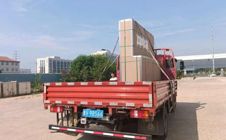 Kabinet alat Cyjy bersedia untuk penghantaran ke Bulgaria.